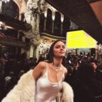 Tatiana Mingalimova Instagram - Завершаю этот год максимально красиво ✨♾ Я купила это платье в начале лета и запасала его на романтическое свидание где-нибудь на Коста-Брава. Вечера так и не случилось тогда, но случился под завершение года на концерте!