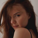 Tatiana Mingalimova Instagram - В один день Татьяна, в другой Танюша, в третий Танечка. Для кого-то вовсе Тата, Таточка, Таня. Кем бы я не была я это я, и разные части меня В детстве расстраивалась, что меня зовут не Роза, как героиню Титаника, а потом, что не Радмила, татарское имя, которое я люблю. Сегодня я с гордостью и теплотой ношу своё. Всех причастных Танюш — с праздником! Фото сделала чудесная Маша @maksakmaria спасибо тебе, бусинка!