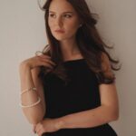 Tatiana Mingalimova Instagram - В один день Татьяна, в другой Танюша, в третий Танечка. Для кого-то вовсе Тата, Таточка, Таня. Кем бы я не была я это я, и разные части меня В детстве расстраивалась, что меня зовут не Роза, как героиню Титаника, а потом, что не Радмила, татарское имя, которое я люблю. Сегодня я с гордостью и теплотой ношу своё. Всех причастных Танюш — с праздником! Фото сделала чудесная Маша @maksakmaria спасибо тебе, бусинка!