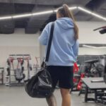 Tatyana Minzhurenko Instagram - Лечусь , тренируюсь пока только на видео 😂