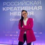 Tatyana Minzhurenko Instagram - Когда я стою нахожусь на сцене , я чувствую себя живой . Это мое место, где я могу выразить свои эмоции, свои мысли, свои идеи, рассказать свой опыт. А самое прекрасное , это видеть , со сцены эти взгляды , которым интересно 🔥И в этот момент я понимаю , что нахожусь на своем месте 👏🏻 Когда я стою на сцене, я чувствую себя свободной . Я забываю о всех проблемах и заботах, я забываю о том, что происходит за пределами сцены . Я просто живу в моменте и наслаждаюсь каждой секундой. Сцена - это мое место, где я могу расти и развиваться. Я учусь новым навыкам и техникам, я улучшаю свое мастерство и расширяю свои горизонты. Я чувствую, что каждый новый проект - это новое приключение, новая возможность для меня стать лучше. Сцена - это мое. Это мое место, где я могу быть самой собой и наслаждаться тем, что я делаю. Я благодарю Вселенную за возможность стоять на сцене и делиться своим талантом и страстью с другими людьми. Красноярск, Сибирь