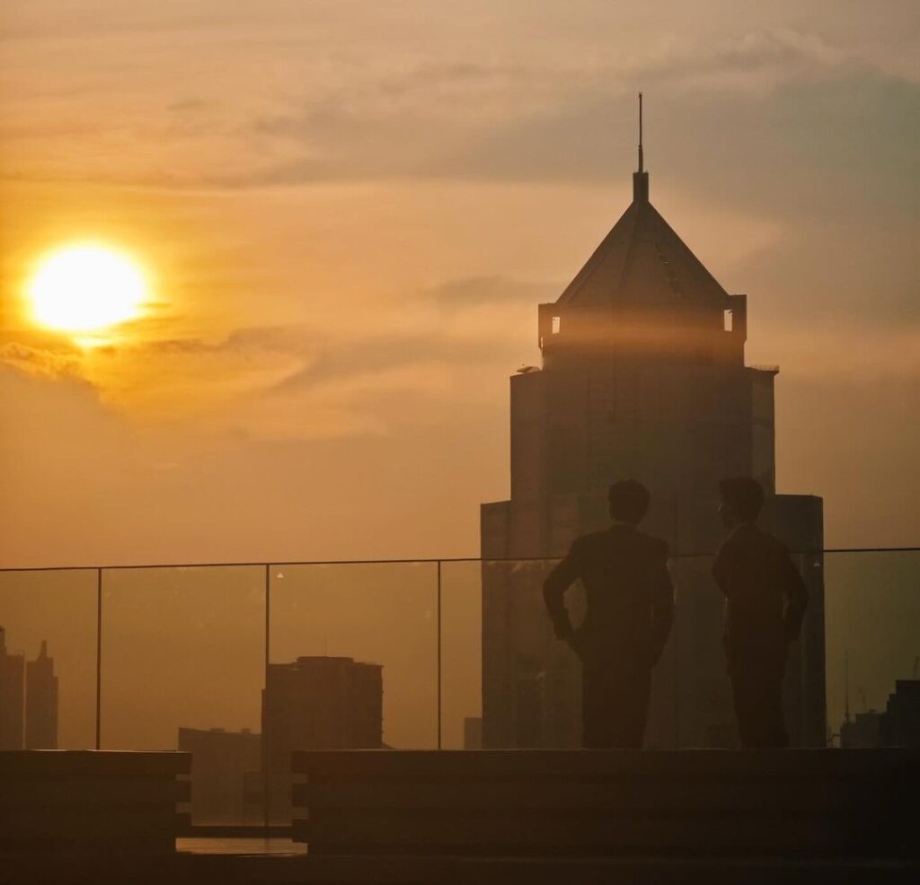 Tawan Vihokratana Instagram - ดู Sunset แต่ใจอยู่ที่ Sunrise 🌅