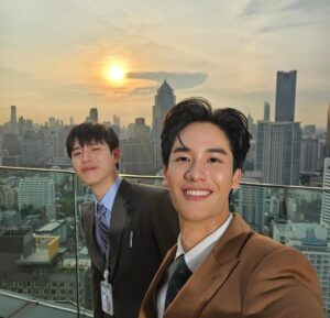 Tawan Vihokratana Instagram - ดู Sunset แต่ใจอยู่ที่ Sunrise 🌅