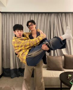 Tawan Vihokratana Instagram - 10 ปีที่แล้วคงไม่ยอมทำท่านี้ เปลี่ยนไปมาก แต่น่ารักขึันนะ ไอ 33