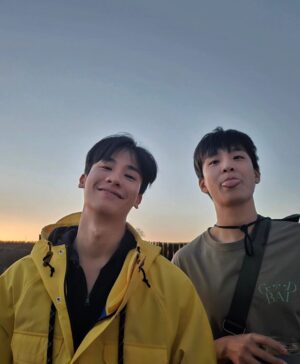 Tawan Vihokratana Instagram - แฮปแบบ timeline Tayta ย้อนหลังนิดๆ รักและภูมิใจในตัวเอ็งมาก น้องและเพื่อนในทุกวงการ💙