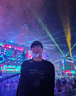 Tawan Vihokratana Instagram - Start your first day of the year with big SMILE 😃
HAPPY NEW YEAR 2024 ครับทุกคน