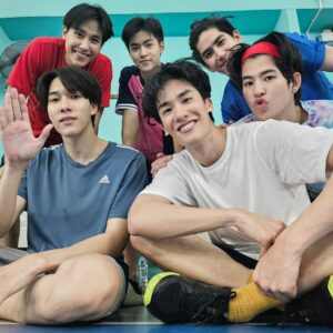 Tawan Vihokratana Instagram - Healthy Christmas 🌟
แต่เสร็จละกินบุฟเฟต์ชาบูหม่าล่านะ
