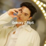 Tawan Vihokratana Instagram - คริสมาสต์นี้ ได้รูปดีแบบไม่ง้อใคร 💙🎄🎁 #GalaxyZFlip5 #TeamGalaxy #JoinTheFlipSide