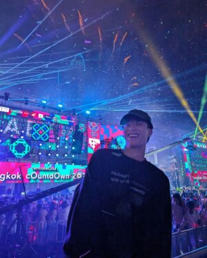 Tawan Vihokratana Instagram - Start your first day of the year with big SMILE 😃
HAPPY NEW YEAR 2024 ครับทุกคน