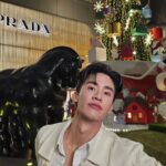 Tawan Vihokratana Instagram - มิตรภาพ โอกาส ความรัก ความหวังดี คือของขวัญทีน่ารักที่สุดในปีนี้ ขอบคุณทุกคนมากๆนะครับ see you 2024 💙🌞