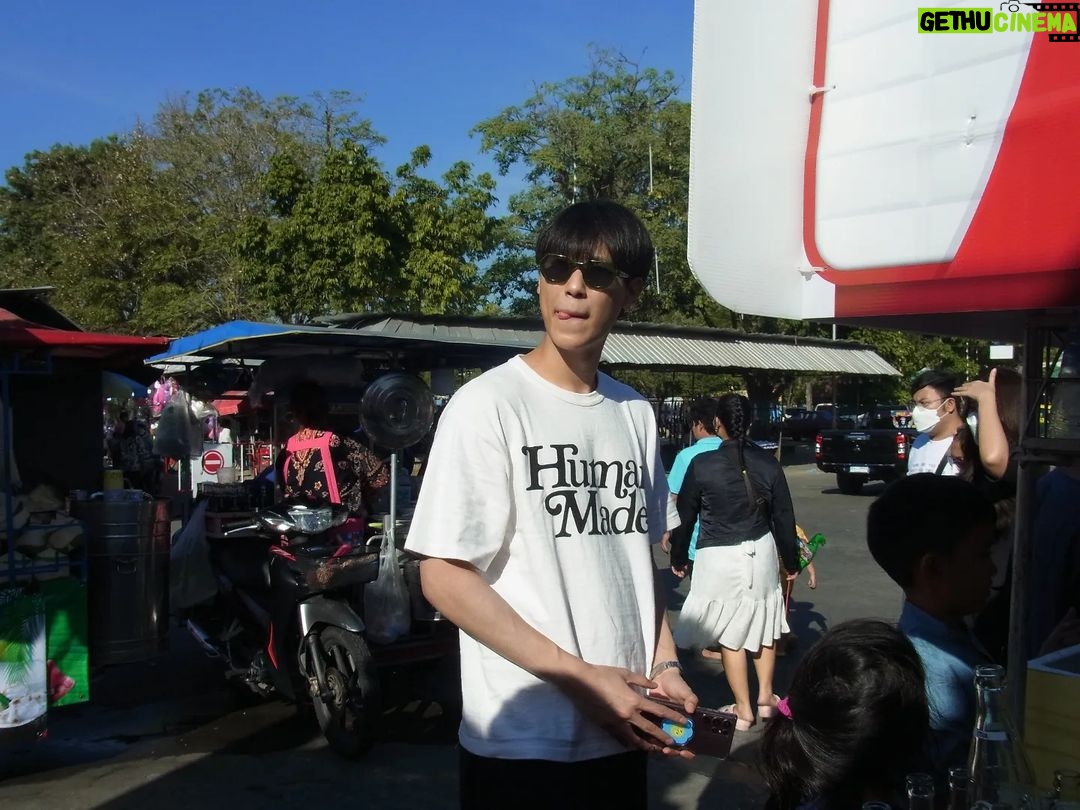 Tawan Vihokratana Instagram - ทำบุญ 30 กิน 50 ถ่ายรูป 20 HAPPY 100