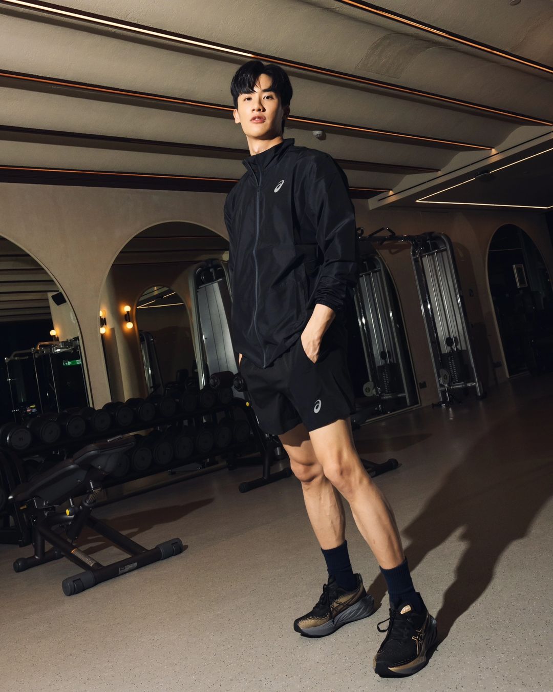 Tawan Vihokratana Instagram - The wait is finally over! NOVABLAST 4 นุ่ม เด้ง สบาย รองเท้าซีรีส์นี้บอกเลยว่าวิ่งสนุก✨ ส่วนตัวชอบมาก ต้องไปลองใส่ดูน้า ช้อปกันได้ที่ ASICS Store ทุกสาขาทั่วประเทศ และ ASICS.COM @asicsth #ASICSTH #NOVABLAST 4 #NOVABLASTPLATINUM #OneASICSTH #MoveYourMind #SoundMindSoundBody