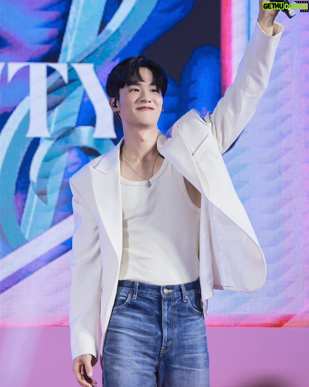 Tawan Vihokratana Instagram - 1111 🤩