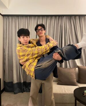 Tawan Vihokratana Instagram - 10 ปีที่แล้วคงไม่ยอมทำท่านี้ 
เปลี่ยนไปมาก แต่น่ารักขึันนะ ไอ 33