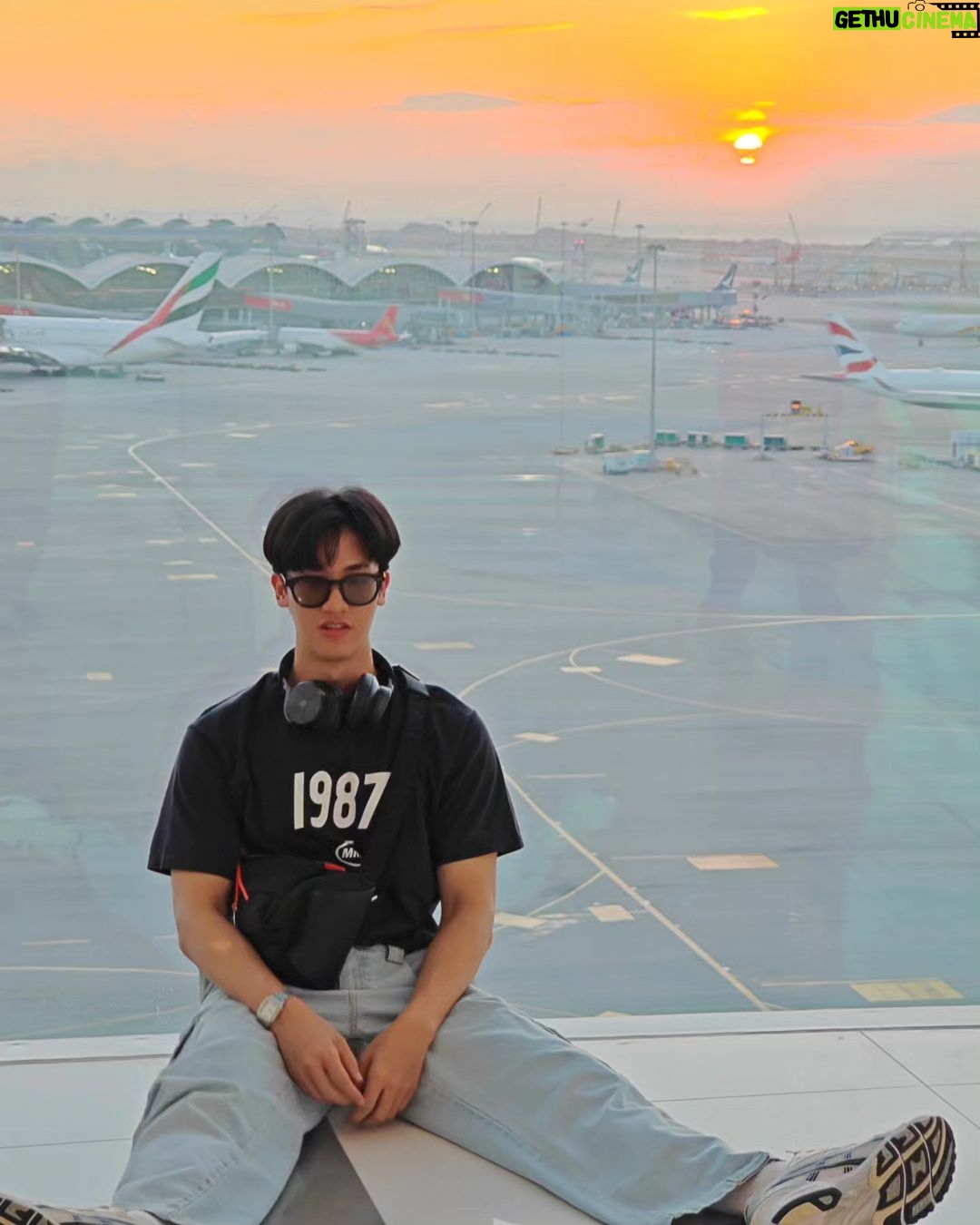 Tawan Vihokratana Instagram - นั่งรอผู้ปกครอง