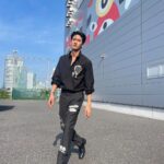 Tawan Vihokratana Instagram - Always turn black.