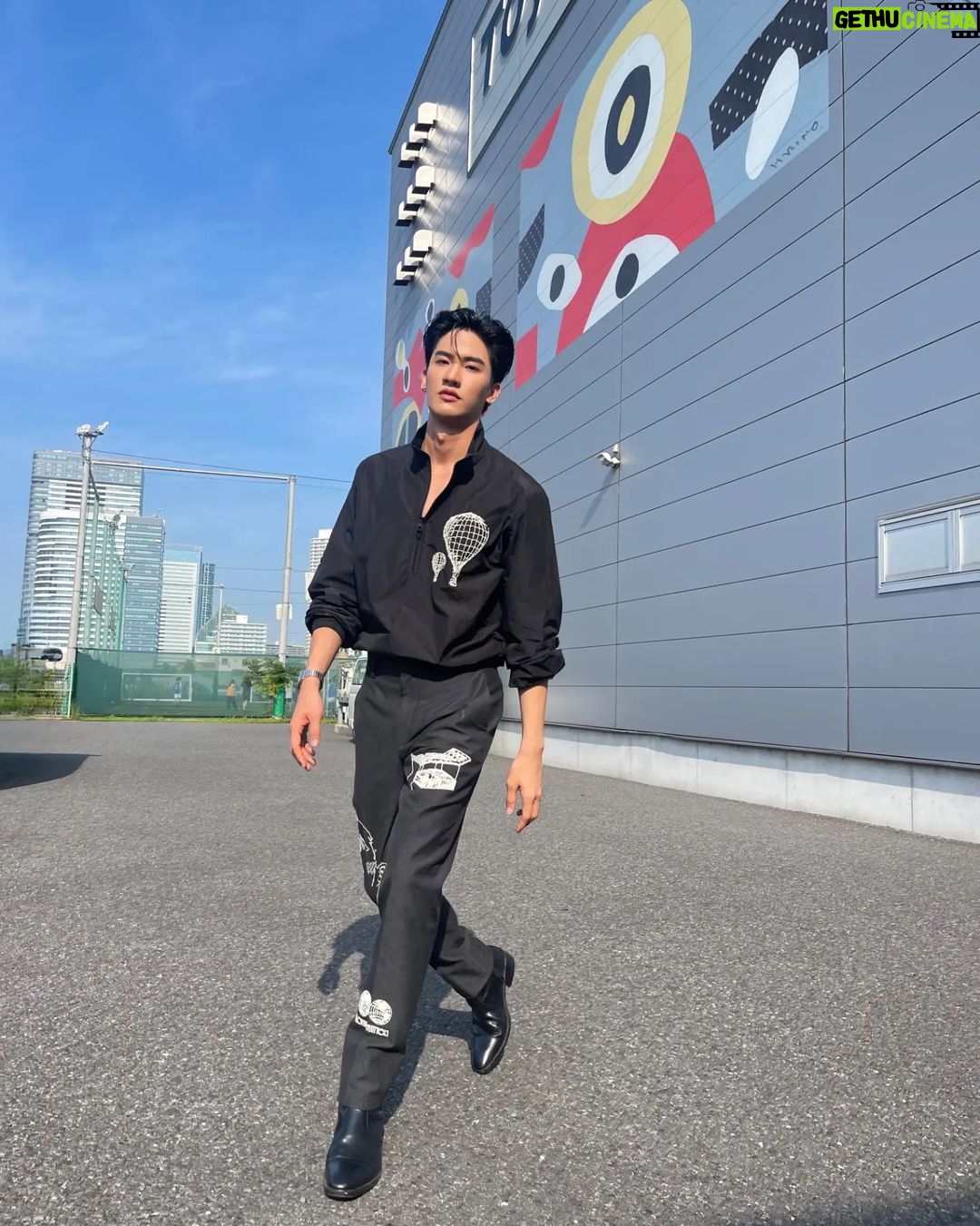 Tawan Vihokratana Instagram - Always turn black.