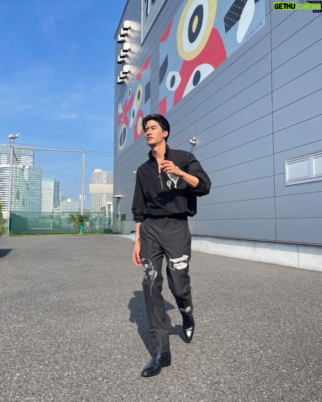 Tawan Vihokratana Instagram - Always turn black.