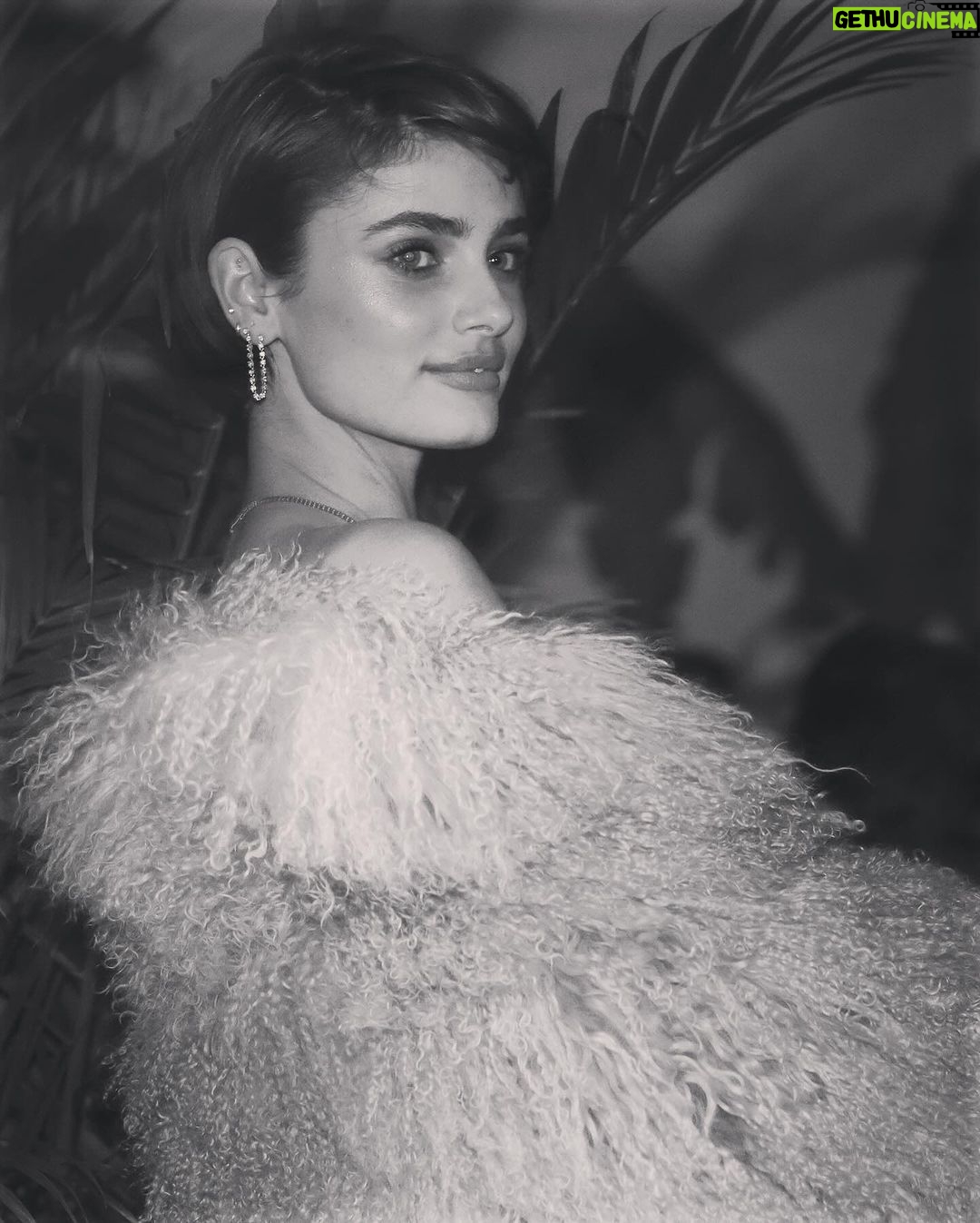 Taylor Hill Instagram - 🍸🧸👖 thank you for having me @frame 🩶 you Indochine
