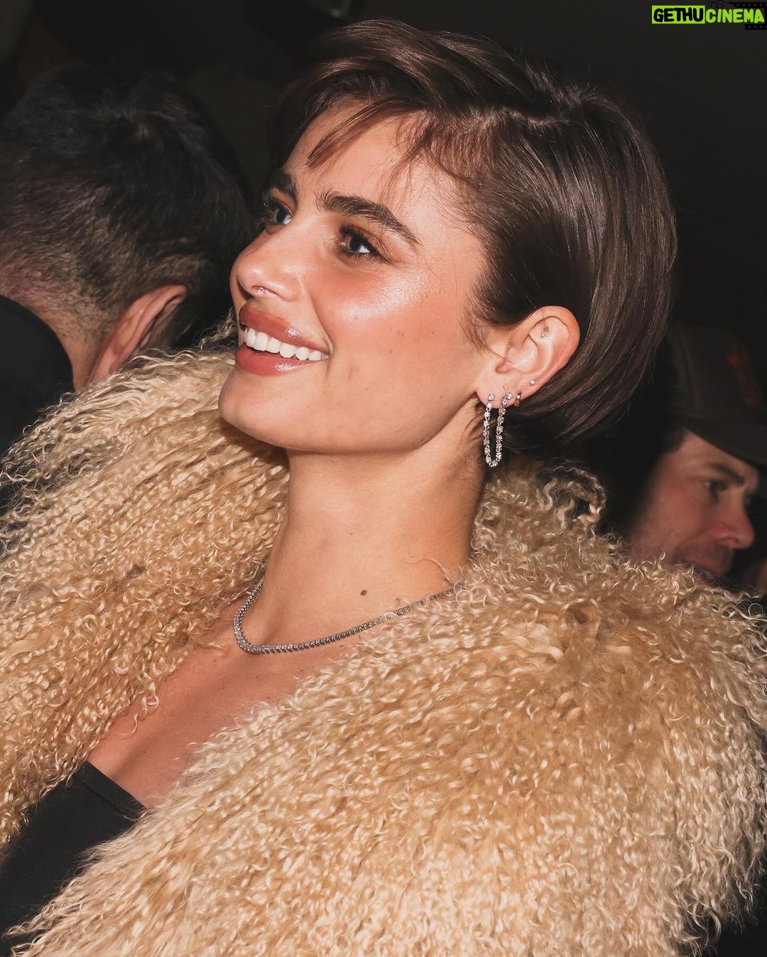 Taylor Hill Instagram - 🍸🧸👖 thank you for having me @frame 🩶 you Indochine