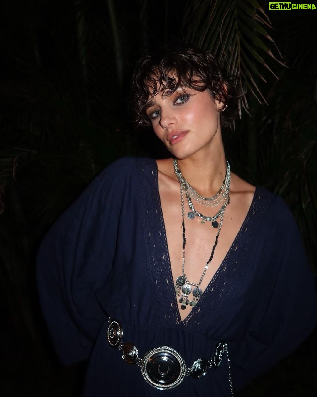 Taylor Hill Instagram - Feeling very night court vs. spring court Costa Rica