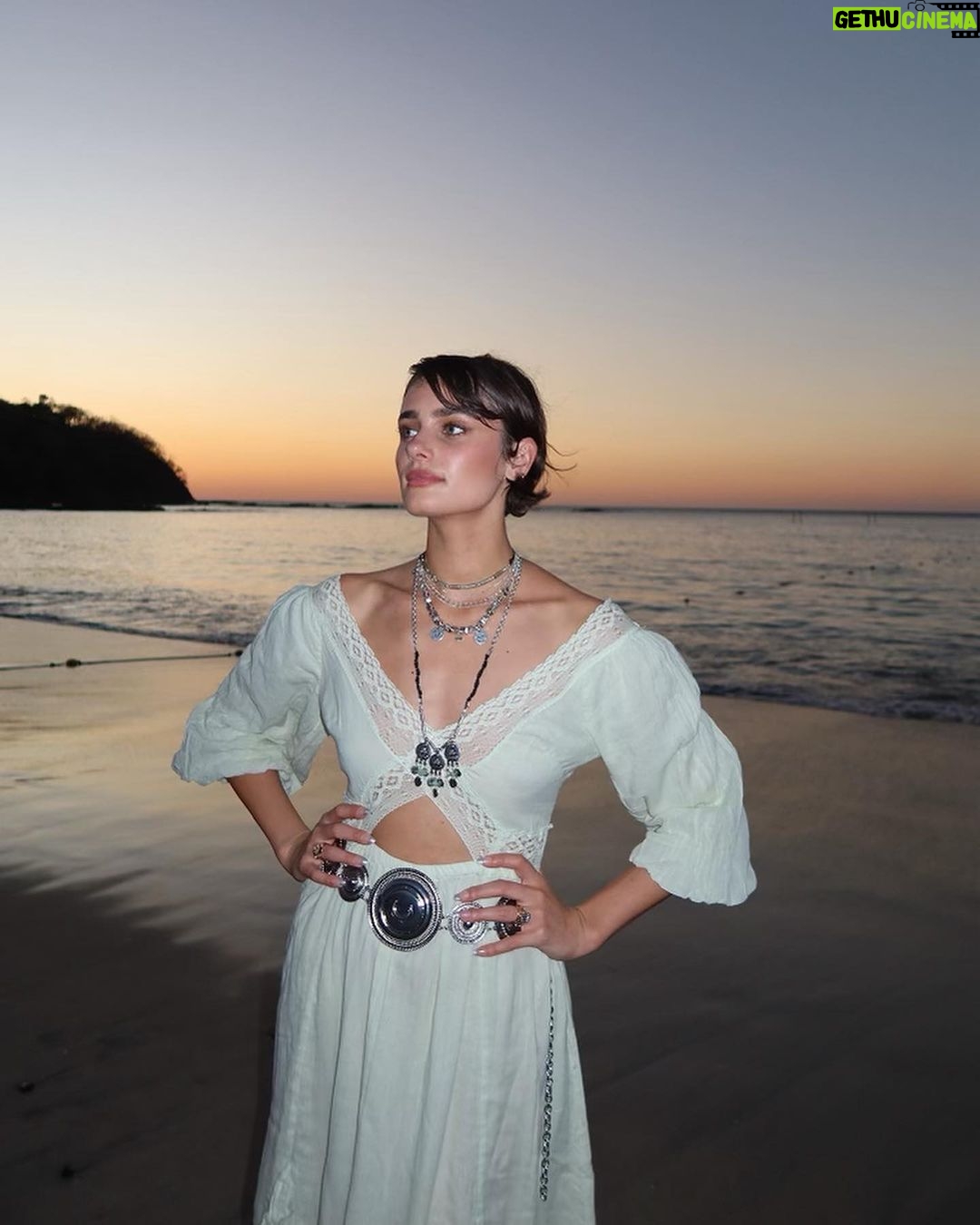 Taylor Hill Instagram - Feeling very night court vs. spring court Costa Rica