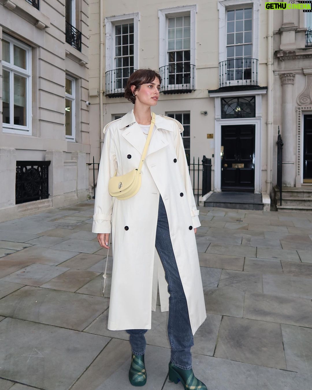 Taylor Hill Instagram - London’s calling 🇬🇧☎️ @burberry #ad