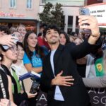 Taylor Zakhar Perez Instagram – Well, the award was a surprise. Thank you @savfilmfest for the @entertainmentweekly breaking big award. And a shout to @thewoolmarkcompany for the wool fit. 

Grateful to share career path and experiences with such a receptive bunch of students. Looking forward to working with you all in the future. 

Team: @jasonbolden @prada @michaelduenas 

Photo: @cindyord