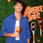 Taylor Zakhar Perez Instagram – Kicked off New York’s hottttest tennis tournament with a perfect serve  #aperolspritz 🍊 🎾 🤙🏽 

#ad21+ #drinkresponsibly

Fit: @jasonbolden 
Hmu: @jessica_o_
