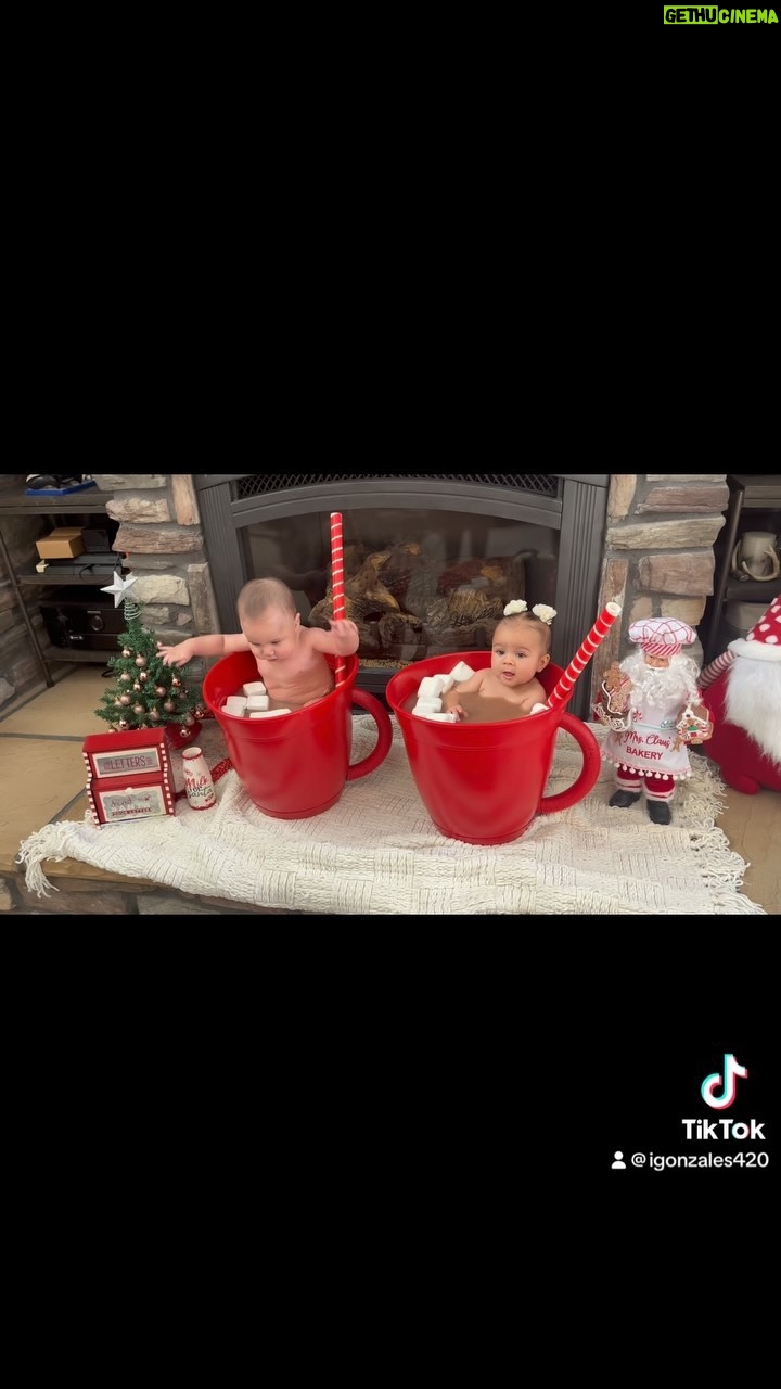 Tecia Torres Instagram - Since we put the babies in pumpkins in October, why not put them in giant Holiday Hot Chocolate 😂🤷🏻♀️ #hotchocolatemugphotoshoot #babyholidayphotos #primos #babycousins