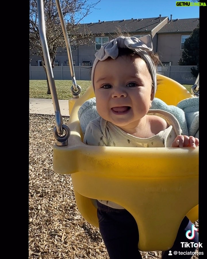 Tecia Torres Instagram - 💛 Fun in the Sun ☀️ #BabyGirl #5Months #Play #Outdoors #DrSuess #Reading #SundayFunday