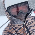Tecia Torres Instagram - Trying to be as cool as my wife 😜🏂 How’s my transition? #SaturdayVibes #Snowboarding #ColoradoLiving #Mountains #TeamTiny
