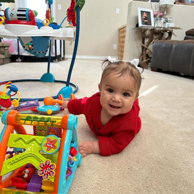 Tecia Torres Instagram - Merry Christmas from my beautiful family to yours 🎁🎄 2023 by far has been the best holiday ever! Alayah is such a blessing, love you mucho mucho mija ❤️🎅🏼🙏🏼 It was so amazing watching her try to open presents and play with her new toys.