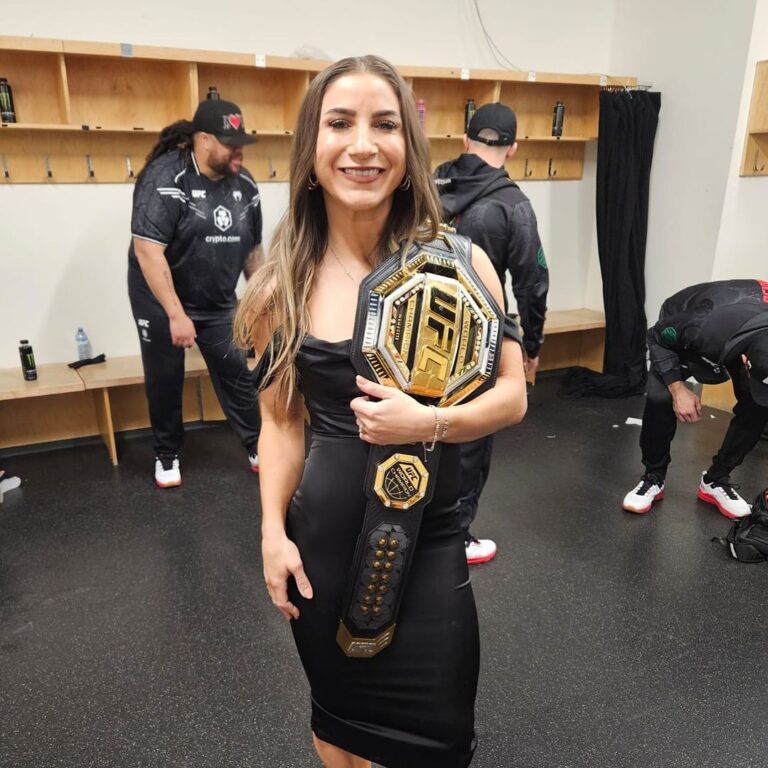 Tecia Torres Instagram - The goals are real in this family. Real achievable. 🏆💪🏽🖤 I am more motivated than ever… 1 I have a daughter to fight for now 2 My wife is the M’Fin world champ! She showed me it can be done. 3 I’ve been in this sport way too long to not make it happen, fighting for a world title is most definitely my goal. I have one more run in me before mom life takes over! Going to give it my all in these next few years of fighting! Tiny Tornado 🌪️ News to come 💪🏽