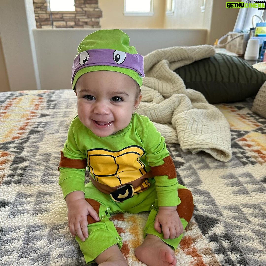 Tecia Torres Instagram - Our little Ninja 💚