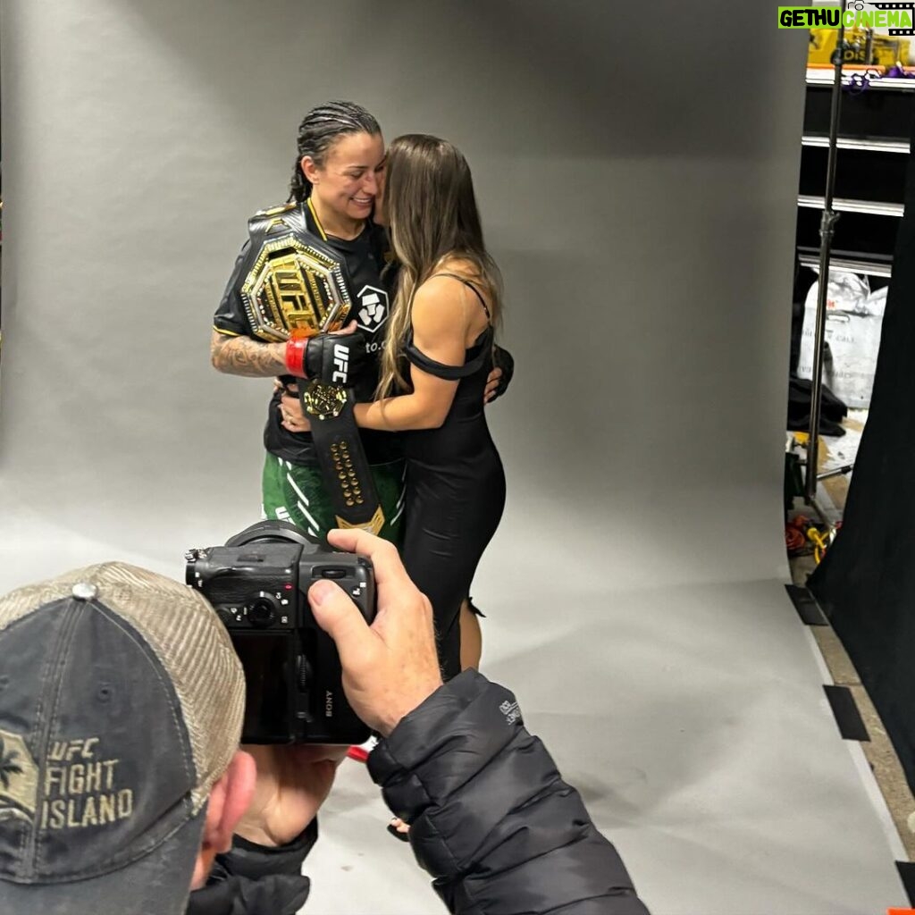 Tecia Torres Instagram - Queen 👑 I want to be like you when I grow up 🏆🖤 #ProudWife #ProudFriend #ProudTeammate #TeamRocky #UFC297 #WorldChampion #RockNado Scotiabank Arena