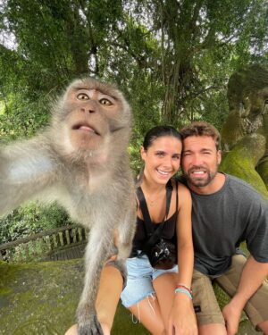 Teresa Pérez Instagram - Teresilla y yo hemos terminado nuestra experiencia en Bali, nos ha ayudado mucho a conectar con una parte de nosotros que teníamos olvidada y necesitábamos rescatar para poder seguir creando con entusiasmo y compartir con todos vosotros 🫶

Cuando pasas un mes fuera de casa viajando pueden ocurrir muchas más cosas de las que pensabas. Te puede robar el móvil un mono, puedes caerte de la moto, puede caerte un coco en la cabeza mientras paseas, puede irte mal la clase de submarinismo o puedes sobrepasar tus límites haciendo una clase de yoga.

Para ahorrarte más de un disgusto te recomendamos siempre contratar un seguro de viajes, en nuestro caso hemos apostado por @iatiseguros #iatiporelmundo