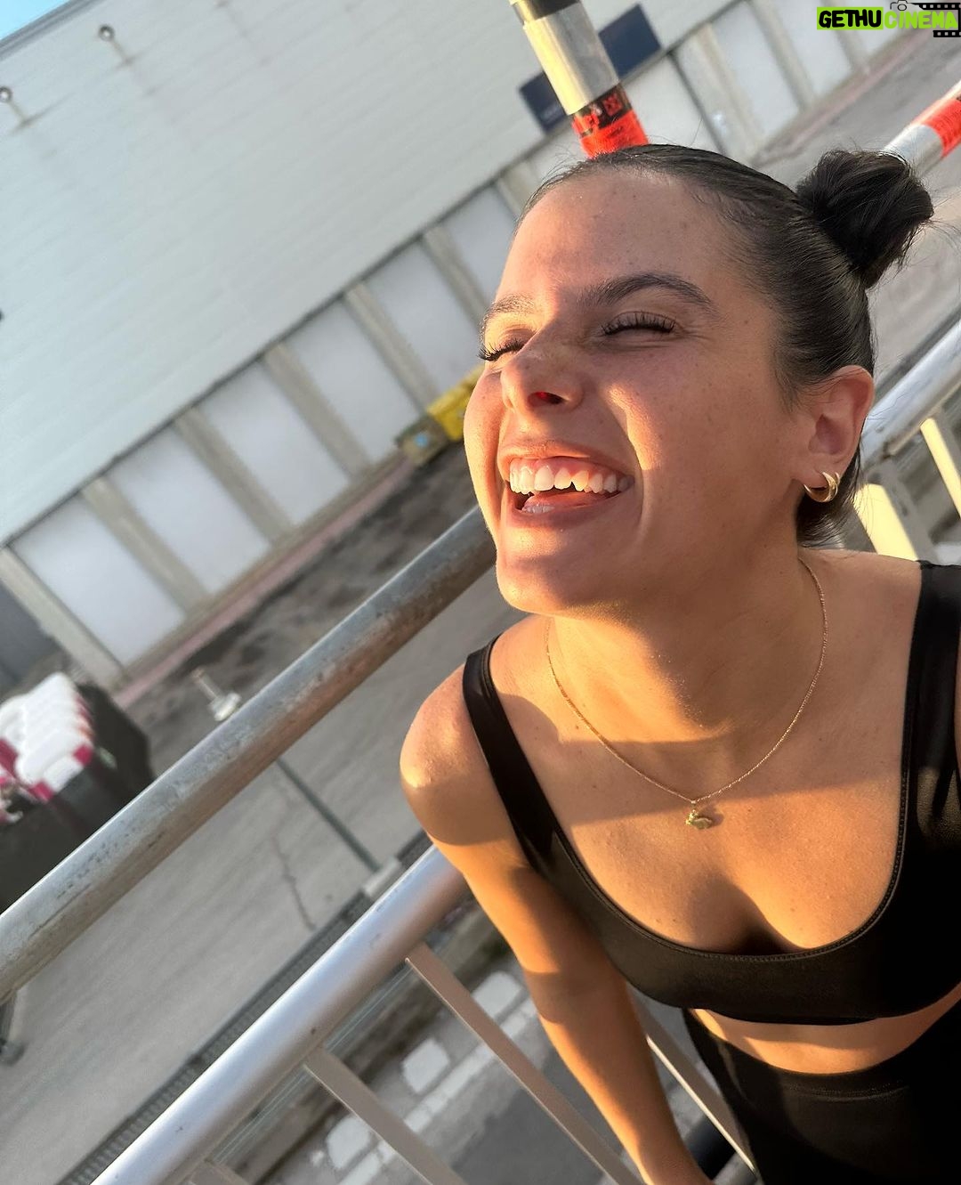 Teresa Pérez Instagram - La moñitos disfrutó como hacía meses que no disfrutaba en este festi💁♀️ Gentecilla la buena compañía hace mucho, y si ya le sumas buena música tu cerebro no puede parar de fabricar serotonina 🥹❤️