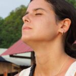 Teresa Pérez Instagram – He pasado por un gran mal momentillo  y gracias a la vida ahora me encuentro en proceso de recuperación gracias a mis seres queridos: mi pequeño gran amor, mi amiga Elena, mi mamá, mi prima Manoli, mi querida amiga Amanda, mi señora Santiaga (que se casa ahora, por cierto) y algún que otro serecillo que se me puede pasar.

Lo importante y lo que os quiero transmitir es que no es oro todo lo que reluce. Que aquí todos tenemos problemas (aunque no lo parezca) y que la mayoría de las veces sólo pensamos en que nosotros somos los únicos que lo pasamos mal. 

En mi caso ha sido una crisis de ansiedad y depresión debida a una transición del mejor momento de mi vida (trabajado y merecido) a una etapa en la que he tenido que aceptar que los momentos no duran para siempre y hay que seguir luchando para volver a obtener de nuevo aquello que mereces.

Ahora gracias a todos ellos y, por supuesto, a la AYUDA PROFESIONAL, estoy subiendo escalones y soy capaz de poder comunicároslo!!!

Escribo esto porque me entrego a vosotros (como siempre hago y haré, porque así soy😃) y porque sé que a alguno de tod@s vosotros os ayudará saber que no sois los únicos !

Abracito sibernético ❤️

Pd: las fotos son de Bali, osq 😃❤️