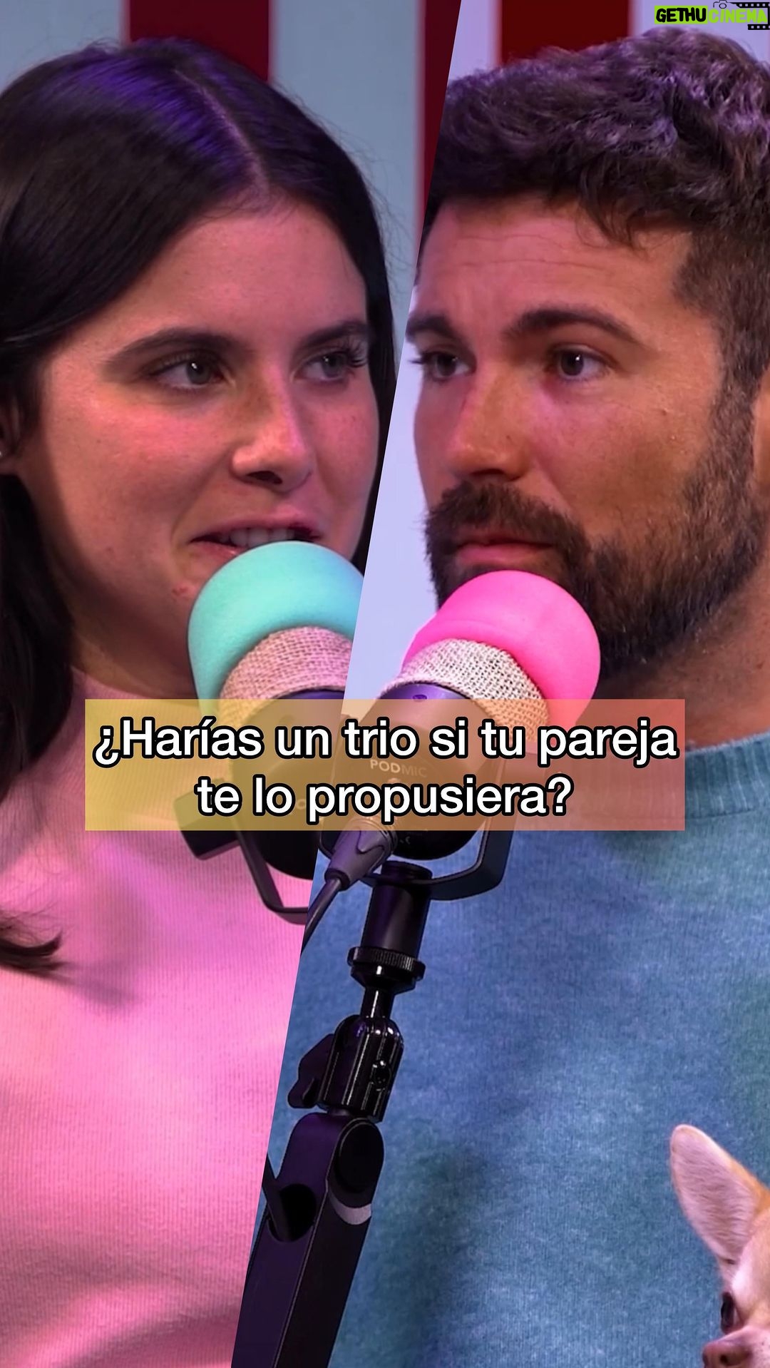 Teresa Pérez Instagram - ¿Harías un trio si tu pareja te lo propusiera? #chicas #chicos #pareja Ya está disponible el nuevo episodio de “Cómeme el cono🍦” en nuestra cuenta de YouTube y Spotify @charesconteresa en el te hablamos del triángulo de amor y cómo descubrir el tuyo según tu relación 😃✌🏻🤠