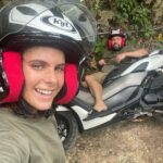 Teresa Pérez Instagram - Teresilla y yo hemos terminado nuestra experiencia en Bali, nos ha ayudado mucho a conectar con una parte de nosotros que teníamos olvidada y necesitábamos rescatar para poder seguir creando con entusiasmo y compartir con todos vosotros 🫶 Cuando pasas un mes fuera de casa viajando pueden ocurrir muchas más cosas de las que pensabas. Te puede robar el móvil un mono, puedes caerte de la moto, puede caerte un coco en la cabeza mientras paseas, puede irte mal la clase de submarinismo o puedes sobrepasar tus límites haciendo una clase de yoga. Para ahorrarte más de un disgusto te recomendamos siempre contratar un seguro de viajes, en nuestro caso hemos apostado por @iatiseguros #iatiporelmundo