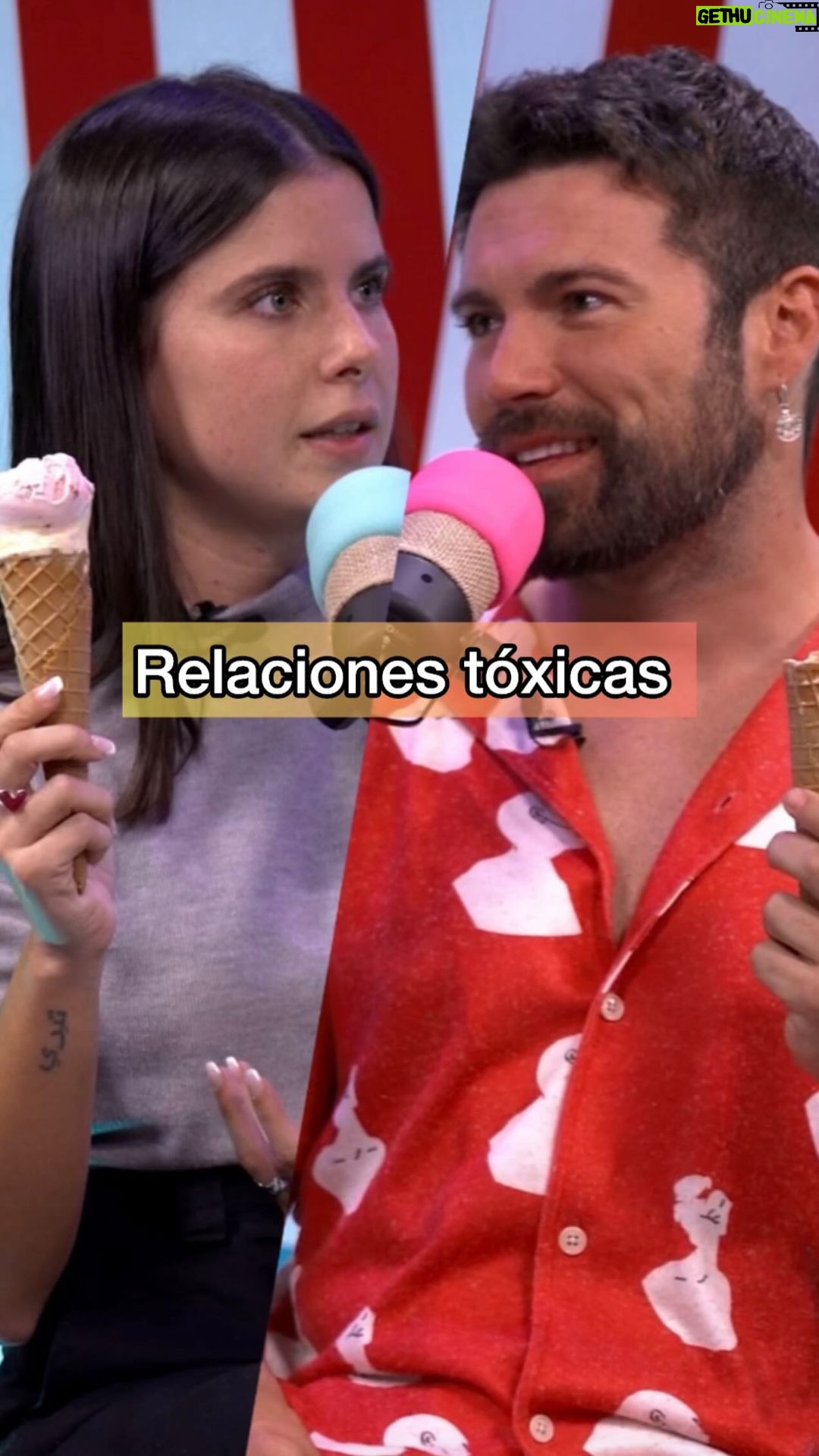 Teresa Pérez Instagram - ¿Existen las personas tóxicas o son las relaciones? #chicas #chicos #pareja #amor En este nuevo capítulo de “Cómeme el cono🍦” hablamos de cómo superar una ruptura de pareja desde nuestra experiencia. Los domingos a las 21:00h (hora española) subimos nuevo episodio a nuestra cuenta de YouTube y Spotify @charesconteresa 🤠✌🏻😃 Compartiremos el link en nuestras stories 🫶