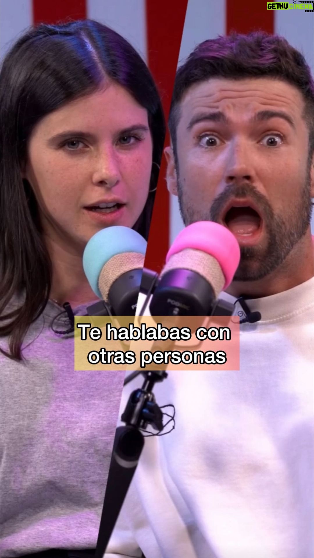 Teresa Pérez Instagram - ¿Afectan las redes sociales a la pareja? #chicas #chicas #amor #parejas Normalicemos que en los inicios de una relación no es todo idílico, existe un periodo de transición en el que de estar soltero a comprometido a veces hay un proceso de desvinculación con otras personas, todos tenemos un pasado, lo importante es una buena comunicación. TERCER PROGRAMA: “CÓMEME EL CONO”🍦 Los domingos a las 21:00h (hora española) subimos nuevo episodio a nuestra cuenta de YouTube y Spotify @charesconteresa 🤠✌🏻😃 Compartiremos el link en nuestras stories 🫶