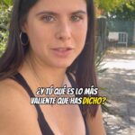 Teresa Pérez Instagram – Ayer fue el día mundial de la salud mental ♥️🧠 #chicas #chicos #saludmental
Nos parecía importante desde nuestra posición compartir con vosotros este fragmento la fábula “El niño, el topo, el zorro y el caballo.”
Este último año tanto Teresa como yo hemos pasado por momentos complicados tanto individualmente como en pareja, actuar desde el humor ha sido una de nuestras maneras de sanar y entregaros parte de nosotros, pero eso no exime que seamos personas que también sufren y padecen de un modo muy similar a vosotros.
Siempre creemos que el césped del vecino es más verde que el nuestro y que la vida si se calza con otros zapatos es mucho más cómoda, pero eso no es real.
Por eso queremos recordaros que pedir ayuda es y siempre será uno de los mayores actos de valentía ♥️
Os queremos 😃🤠