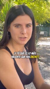 Teresa Pérez Instagram - Ayer fue el día mundial de la salud mental ♥️🧠 #chicas #chicos #saludmental Nos parecía importante desde nuestra posición compartir con vosotros este fragmento la fábula “El niño, el topo, el zorro y el caballo.” Este último año tanto Teresa como yo hemos pasado por momentos complicados tanto individualmente como en pareja, actuar desde el humor ha sido una de nuestras maneras de sanar y entregaros parte de nosotros, pero eso no exime que seamos personas que también sufren y padecen de un modo muy similar a vosotros. Siempre creemos que el césped del vecino es más verde que el nuestro y que la vida si se calza con otros zapatos es mucho más cómoda, pero eso no es real. Por eso queremos recordaros que pedir ayuda es y siempre será uno de los mayores actos de valentía ♥️ Os queremos 😃🤠