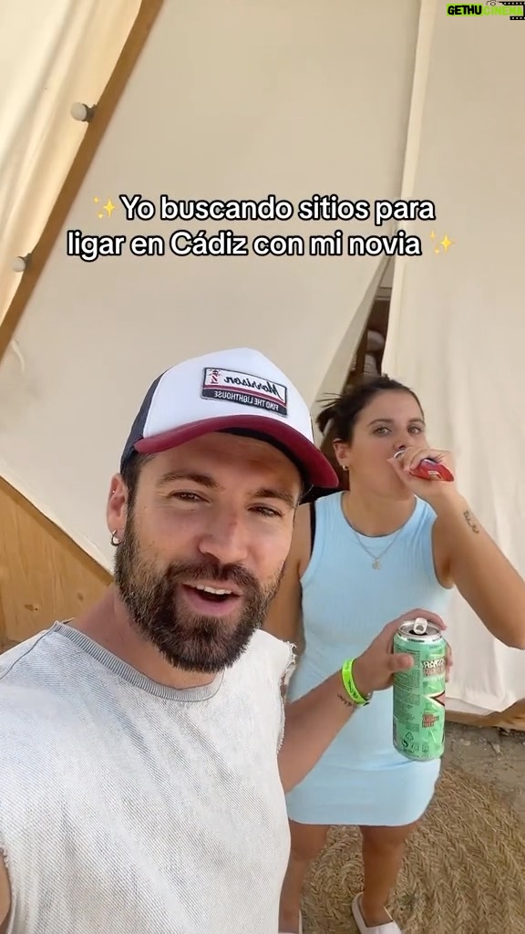 Teresa Pérez Instagram - Buscando sitios para ligar en Cádiz con mi novia ✌🏻🤠 #chicas #chicos #humor