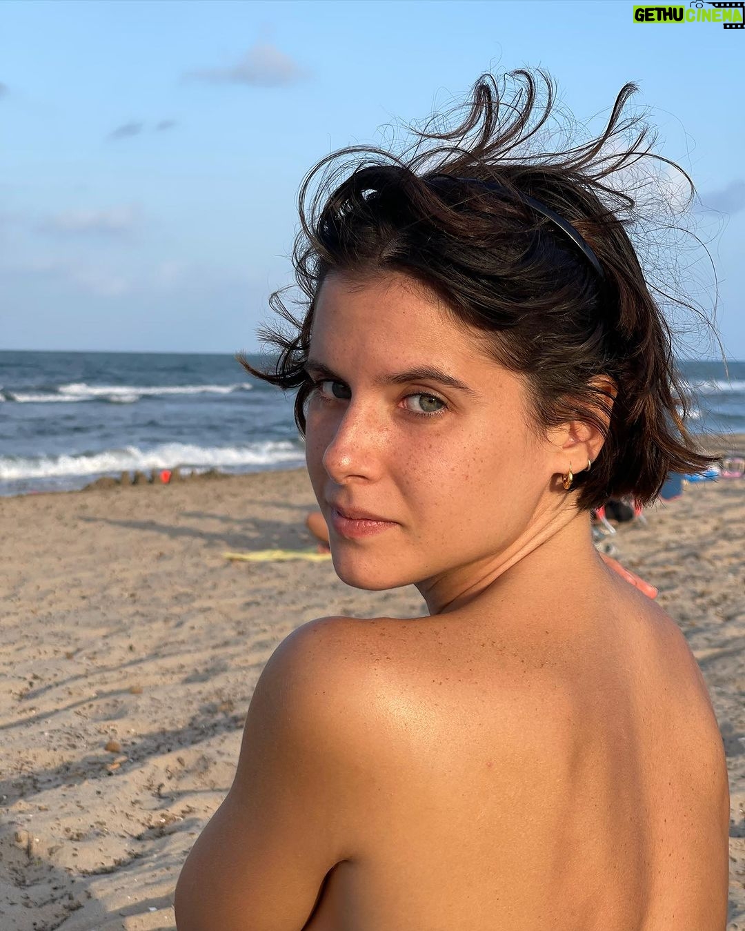 Teresa Pérez Instagram - Ayer cumplí mis 27 y me he propuesto no pasar ni un sólo día sin recordarme lo mucho que me quiero 🖤