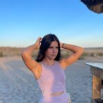 Teresa Pérez Instagram - Estoy en proceso de reconstrucción, adiós 😃 Pd: en el vídeo estoy diciendo algo en inglés que ni si quiera yo sé 🤷‍♀️