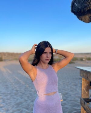 Teresa Pérez Instagram - Estoy en proceso de reconstrucción, adiós 😃

Pd: en el vídeo estoy diciendo algo en inglés que ni si quiera yo sé 🤷‍♀️
