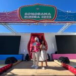 Teresa Pérez Instagram - Nos hace mucha ilusión compartir con vosotr@s nuestra primera actuación juntos🫶 Deseamos que sea la primera de muchas. Os dejamos un repaso de todo lo que vivimos en @sonoramaribera ✨ 1. Justo después de la actuación coincidieron los fuegos artificiales y se vino momentito romántico 2.En el pase técnico 3. Un trocito del show 4. Nuestro primer cartel 5. El escenario en el que actuamos (donde se nos ve microscópicos) 6. Reventados después de actuar escuchando musiquita 7. Liberando estrés en los autos de choque Gracias @ninona_producciones por la experiencia ✌🏻😃✌🏻🤠